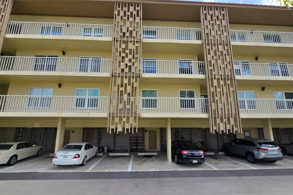 105 ISLAND WAY 112