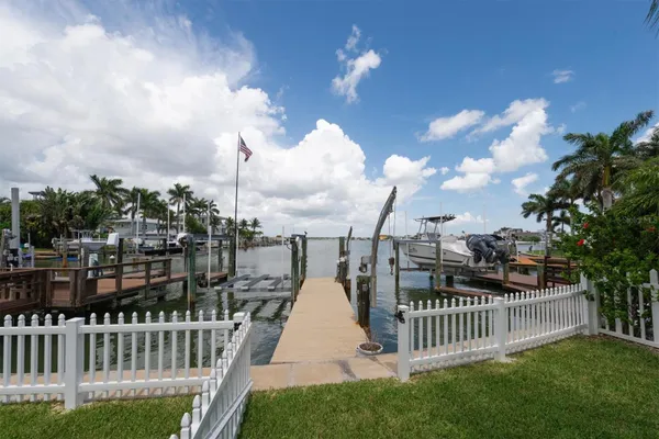 303 BATH CLUB BLVD