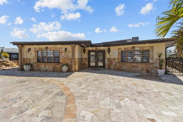 357 LA HACIENDA DR