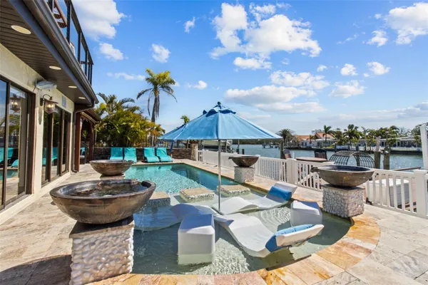357 LA HACIENDA DR