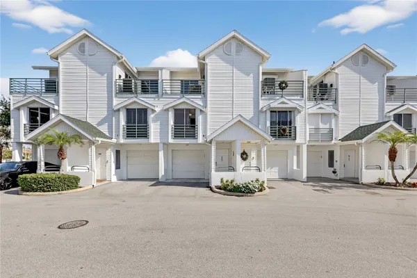 320 ISLAND WAY 603