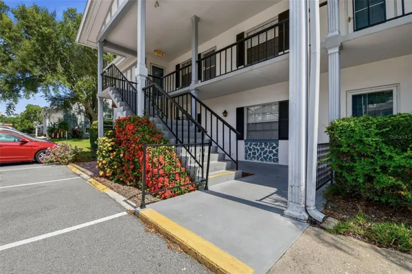 100 GLENNES LN 204