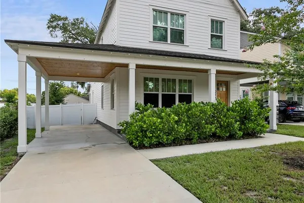 213 W ELM ST
