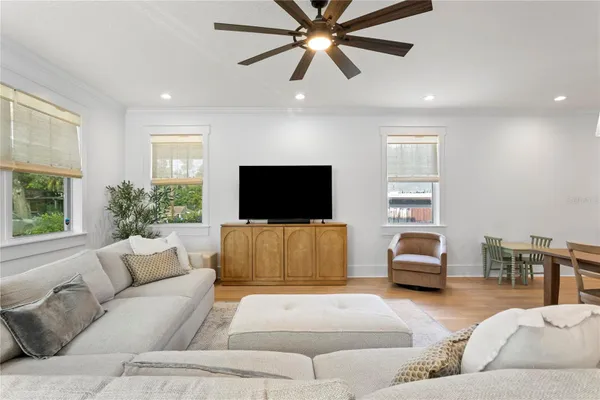 213 W ELM ST