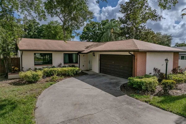 6960 PINECREST LN