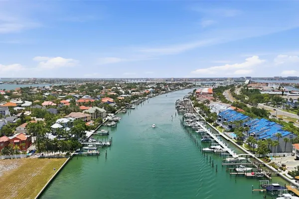 910 PINELLAS BAYWAY 201