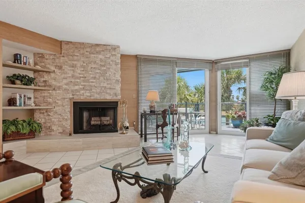 910 PINELLAS BAYWAY 201