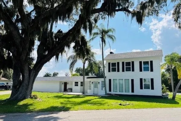 812 TROPICAL DR