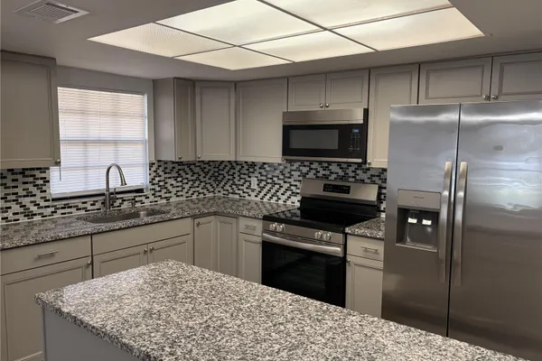 4015 ASHFORD GREEN PL D202
