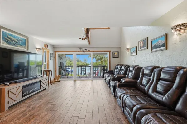 1375 PINELLAS BAYWAY 39