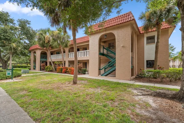 1750 BELLEAIR FOREST DR B8
