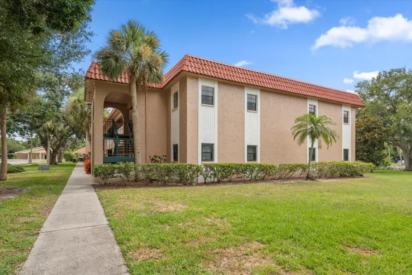 1750 BELLEAIR FOREST DR B8