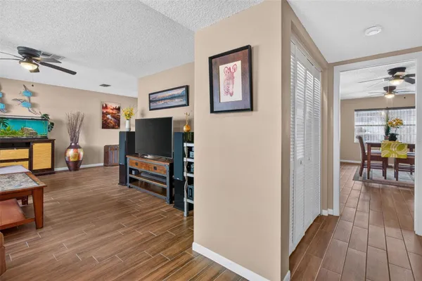 2221 COLONIAL DR