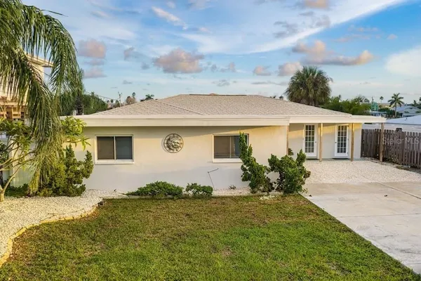 337 LA HACIENDA DR