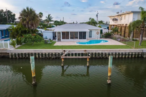 337 LA HACIENDA DR