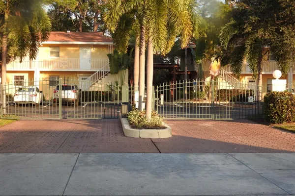 972 LA COSTA CIR 8