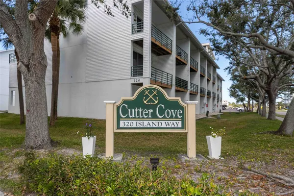 320 ISLAND WAY 605