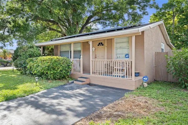 2615 W COMANCHE AVE