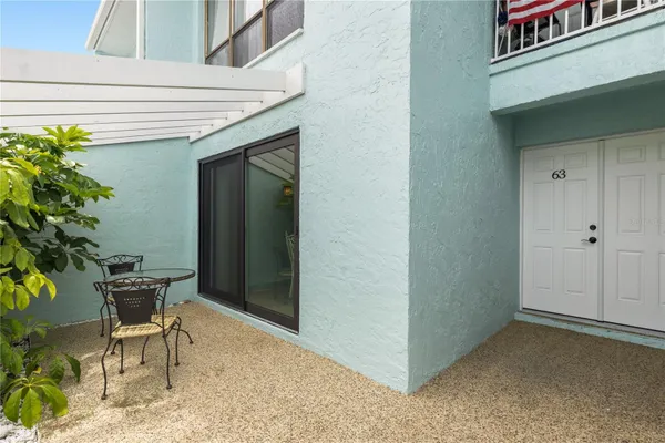 1 WINDRUSH BLVD 63