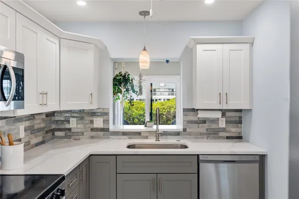1 WINDRUSH BLVD 63