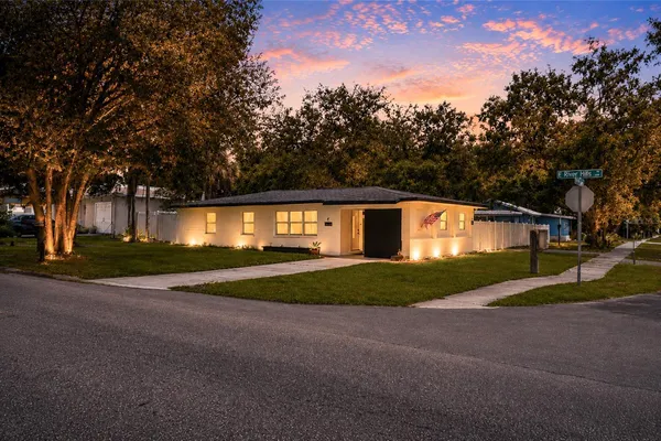 4015 RIVER HILLS DR