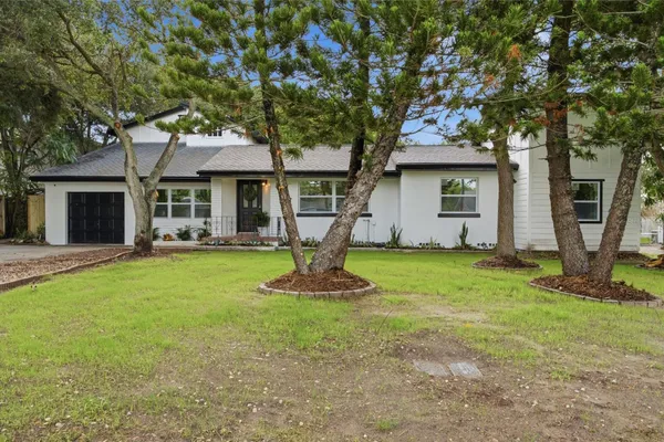 809 WOODCREST AVE