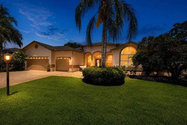 2093 SWAN LN