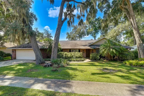 1101 OAKRIDGE MANOR DR