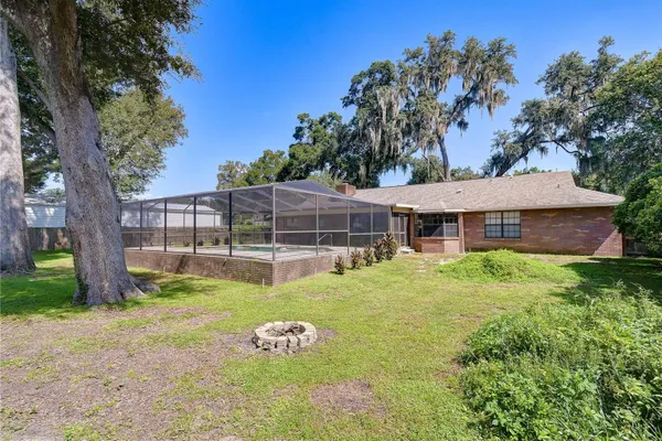 1101 OAKRIDGE MANOR DR