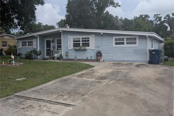 1529 W RIVER LN