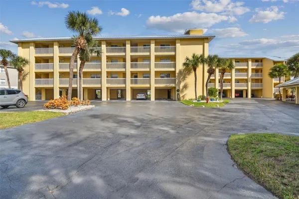 1125 PINELLAS BAYWAY 302