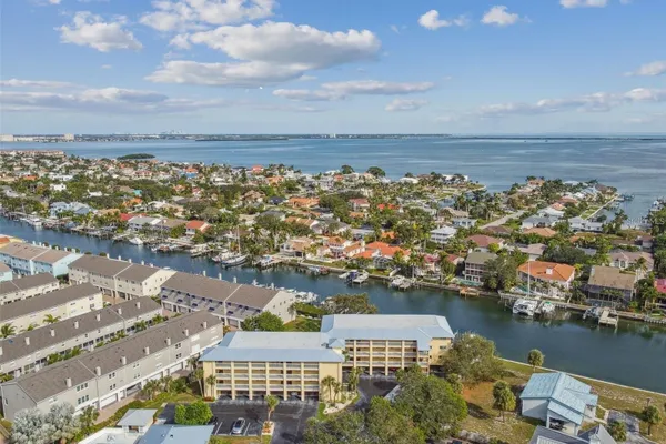 1125 PINELLAS BAYWAY 302