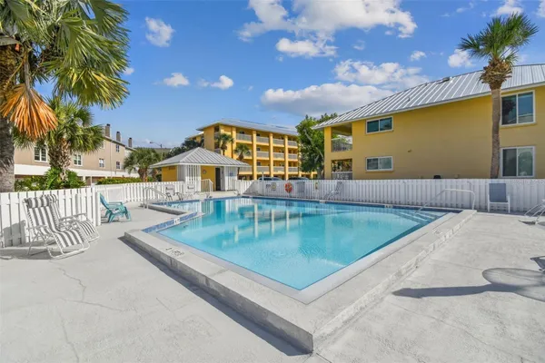 1125 PINELLAS BAYWAY 302