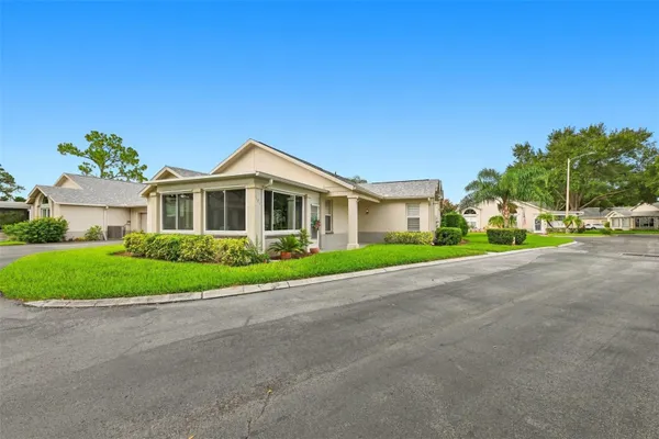 1124 GOLFVIEW WOODS DR NA