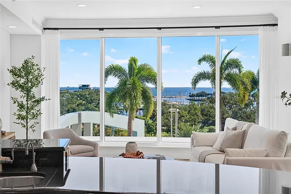 180 BEACH DR 502