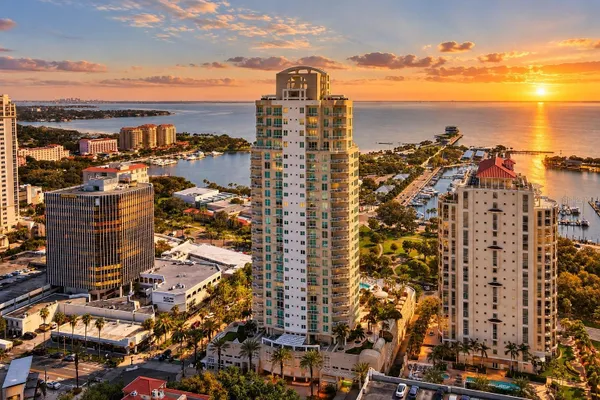 180 BEACH DR 502