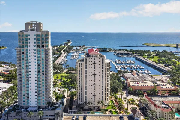 100 BEACH DR 401