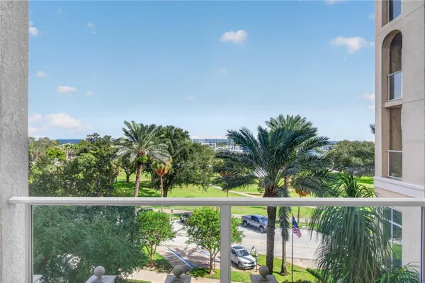 100 BEACH DR 401