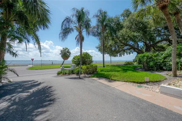 3325 BAYSHORE BLVD A17