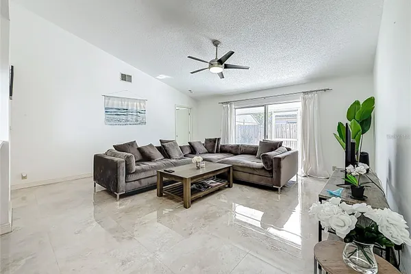 1909 CASTLE BAY CT