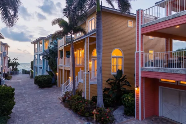 2718 GULF BLVD 2