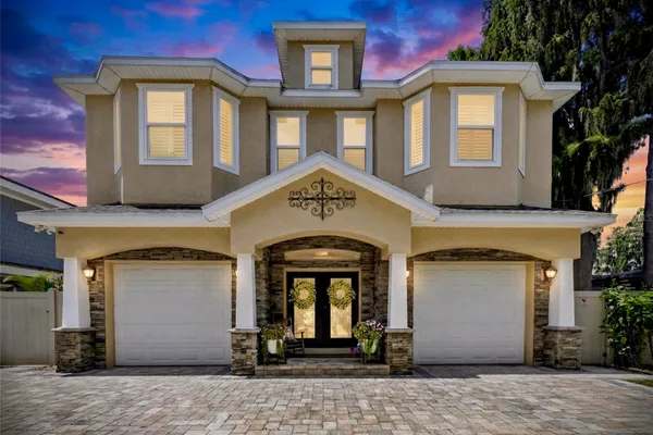 303 W CHAPMAN RD