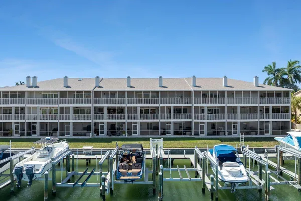 521 PINELLAS BAYWAY 105