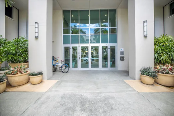 400 4TH AVE 701