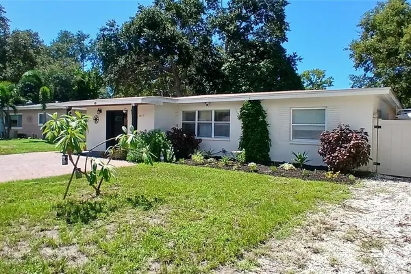 12812 LAKE DR