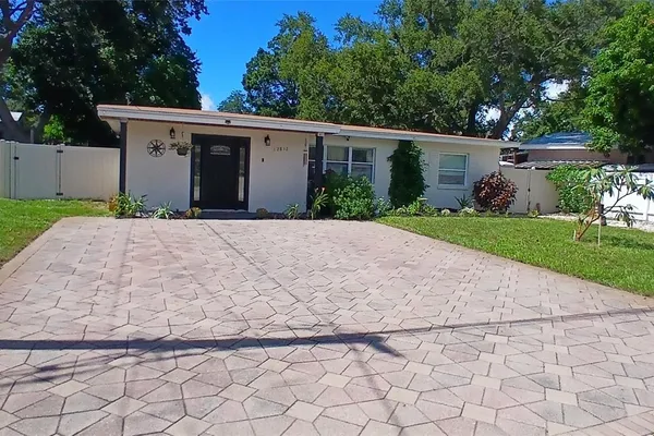 12812 LAKE DR