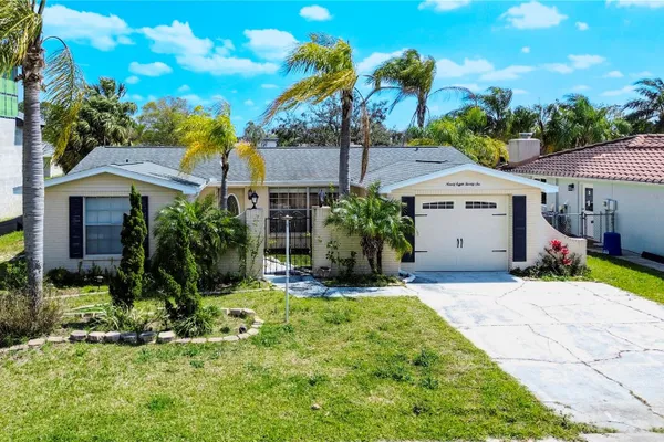 9826 ISLAND HARBOR DR