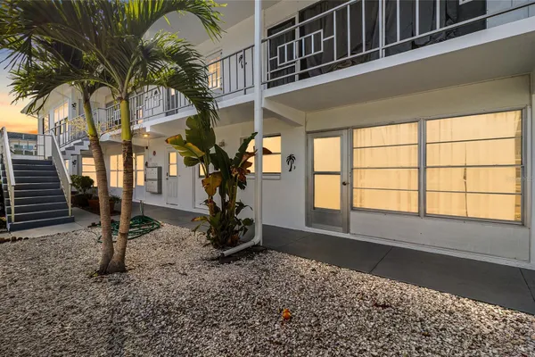 1221 DREW ST B3