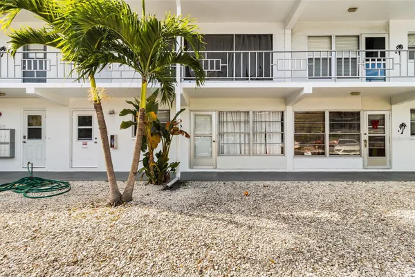 1221 DREW ST B3