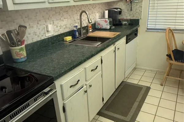 2060 MARILYN ST 209